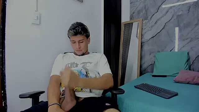 Alan-Smith1 online show from November 2025 07:58:01 PM