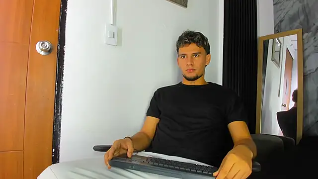 Alan-Smith1 online show from December 2025 09:03:02 PM