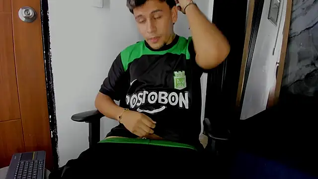 Alan-Smith1 online show from December 2025 08:04:02 PM