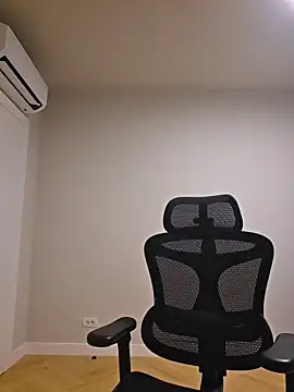 MiaRides19 online show from April 2026 08:21:01 PM