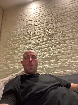 Rotteei1 online show from November 2025 07:47:01 PM