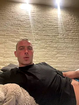 Rotteei1 online show from November 2025 06:44:01 PM