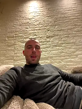 Rotteei1 online show from December 2025 04:41:01 PM