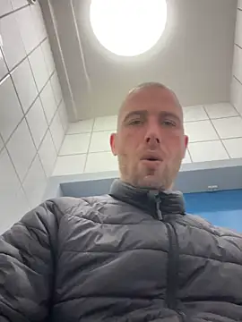 Rotteei1 online show from December 2025 09:43:01 AM