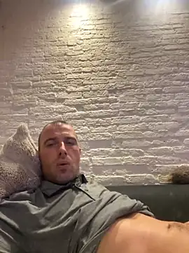 Rotteei1 online show from November 2025 05:35:01 PM