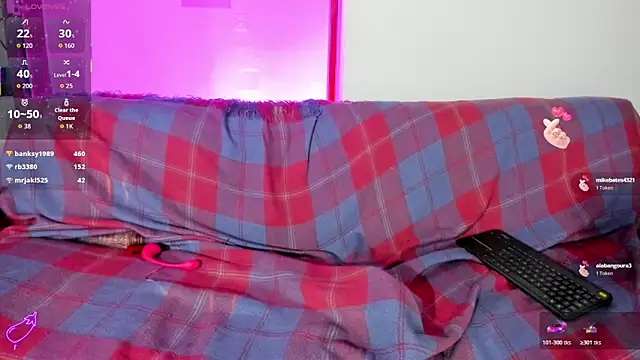 Nikki  uwu online show from March 2026 02:04:02 AM