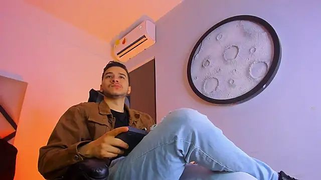 mike 257 online show from January 2026 12:01:01 PM