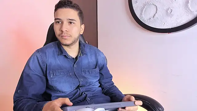 mike 257 online show from December 2025 11:54:02 AM