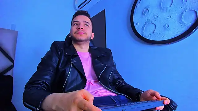 mike 257 online show from January 2026 12:00:01 PM