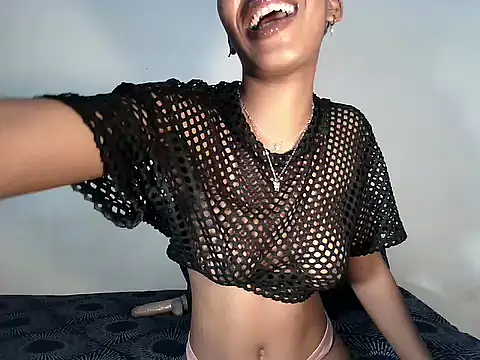 MinnieBee101 online show from November 2025 12:27:01 PM