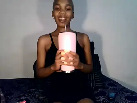 MinnieBee101 online show from October 2025 01:26:01 AM