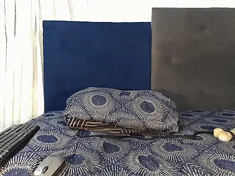 MinnieBee101 online show from March 2026 02:04:02 AM