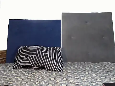 MinnieBee101 online show from April 2026 02:03:02 PM