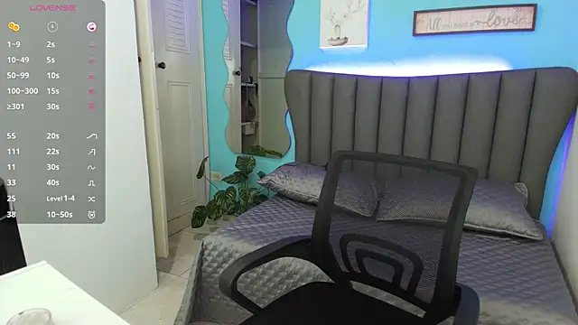 Snapshot of Aria_Russo chatting on November 2025 02:33:01 PM Aria Russo online show from November 2025 02:33:01 PM