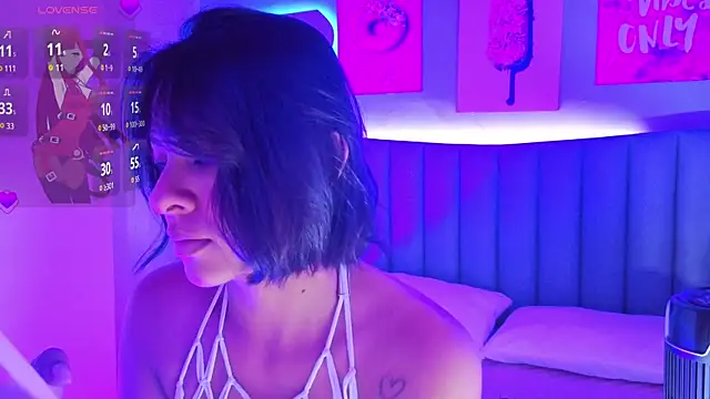 Aria Russo online show from April 2026 01:39:02 PM