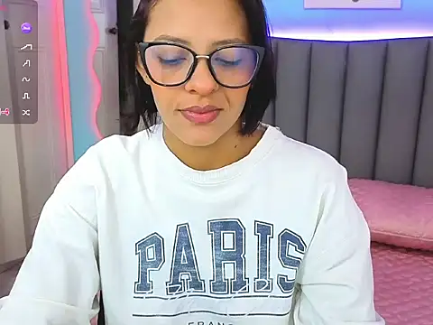 Snapshot of Aria_Russo chatting on December 2025 02:30:02 PM Aria Russo online show from December 2025 02:30:02 PM