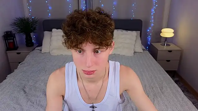 Snapshot of crisp1n chatting on November 2025 09:30:02 PM crisp1n online show from November 2025 09:30:02 PM