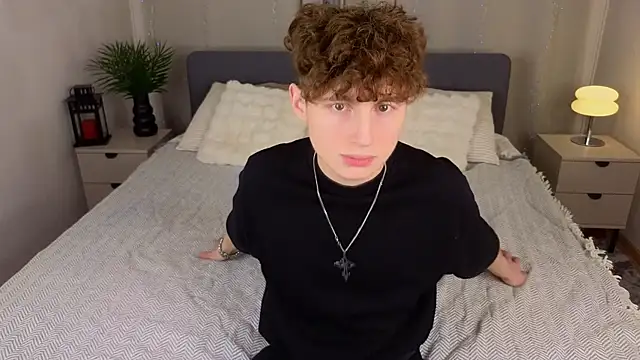 Snapshot of crisp1n chatting on November 2025 07:29:02 PM crisp1n online show from November 2025 07:29:02 PM