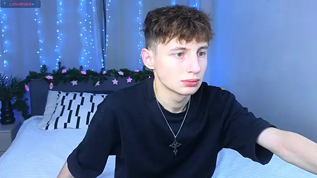 Snapshot of crisp1n chatting on December 2025 02:49:02 PM crisp1n online show from December 2025 02:49:02 PM