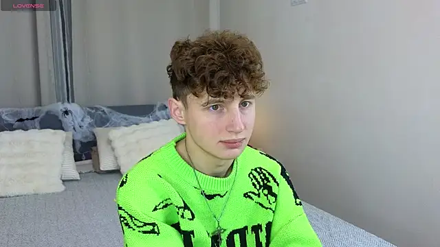 Snapshot of crisp1n chatting on November 2025 03:04:01 PM crisp1n online show from November 2025 03:04:01 PM