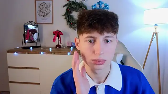 Snapshot of crisp1n chatting on December 2025 03:06:01 PM crisp1n online show from December 2025 03:06:01 PM