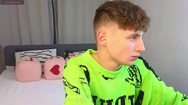 Snapshot of crisp1n chatting on November 2025 04:51:02 PM crisp1n online show from November 2025 04:51:02 PM