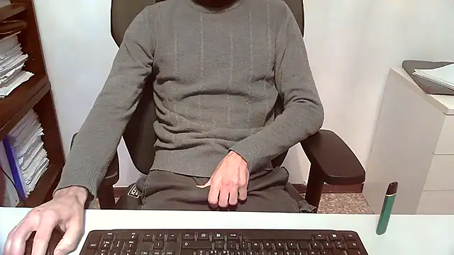 Snapshot of topg84 chatting on December 2025 06:31:01 PM topg84 online show from December 2025 06:31:01 PM