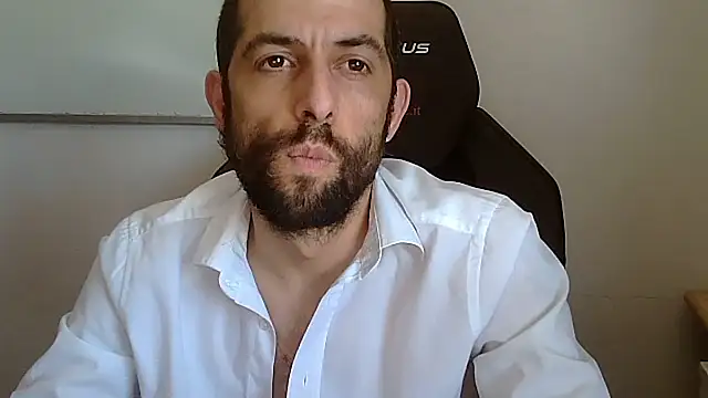 Snapshot of topg84 chatting on June 2026 10:42:01 AM topg84 online show from June 2026 10:42:01 AM