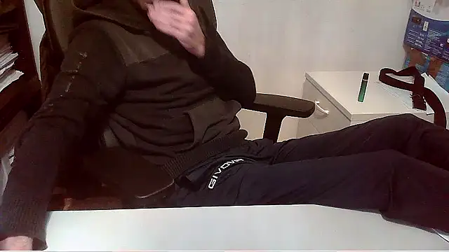 Snapshot of topg84 chatting on November 2025 05:38:02 PM topg84 online show from November 2025 05:38:02 PM