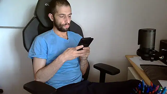 Snapshot of topg84 chatting on June 2026 01:45:02 PM topg84 online show from June 2026 01:45:02 PM