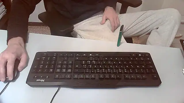 Snapshot of topg84 chatting on December 2025 04:12:02 PM topg84 online show from December 2025 04:12:02 PM