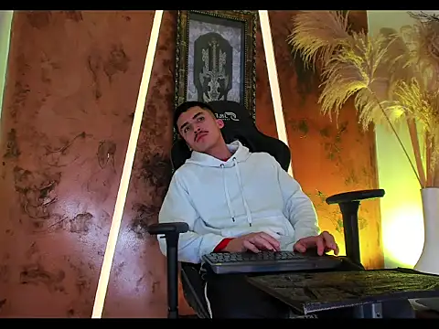 juli bigcock21 online show from October 2025 04:54:02 PM