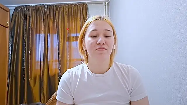 LiloBellas online show from November 2025 07:23:02 AM