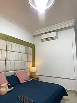 IsabellaDarrell ts online show from February 2026 11:32:01 AM