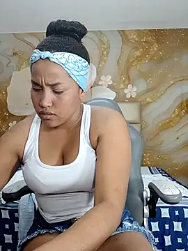 NahomiWalker  online show from February 2026 07:49:02 PM