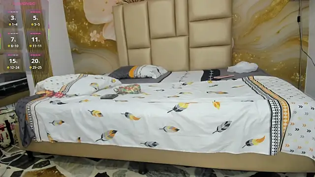 NahomiWalker  online show from December 2025 08:01:02 PM