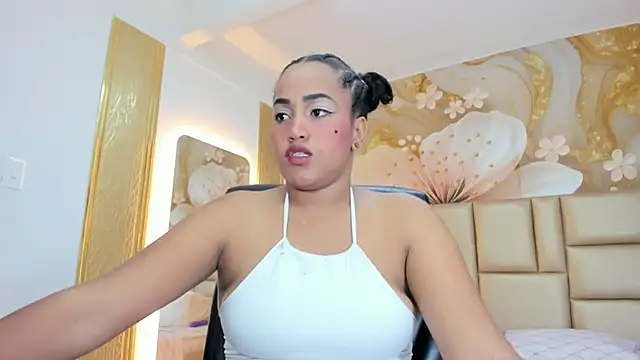 NahomiWalker  online show from December 2025 07:48:02 PM