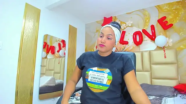 NahomiWalker  online show from February 2026 07:45:02 PM