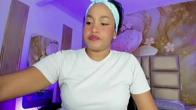 NahomiWalker  online show from December 2025 07:24:01 PM