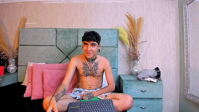 Snapshot of SantiOlsen chatting on October 2025 05:09:02 PM SantiOlsen online show from October 2025 05:09:02 PM