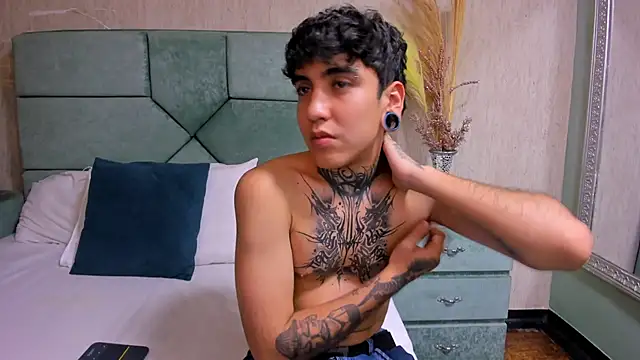 Snapshot of SantiOlsen chatting on November 2025 12:26:01 AM SantiOlsen online show from November 2025 12:26:01 AM