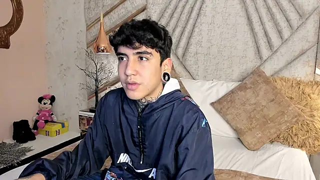 Snapshot of SantiOlsen chatting on November 2025 12:20:01 PM SantiOlsen online show from November 2025 12:20:01 PM