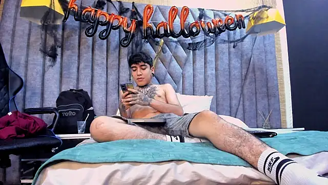 Snapshot of SantiOlsen chatting on October 2025 12:03:01 PM SantiOlsen online show from October 2025 12:03:01 PM