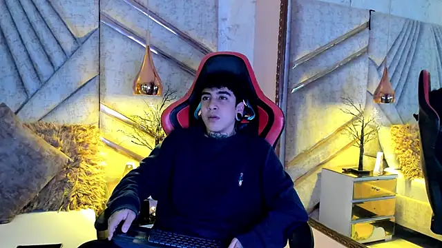 Snapshot of SantiOlsen chatting on November 2025 12:05:02 PM SantiOlsen online show from November 2025 12:05:02 PM