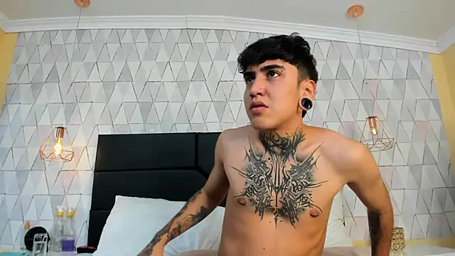 Snapshot of SantiOlsen chatting on December 2025 12:22:02 PM SantiOlsen online show from December 2025 12:22:02 PM