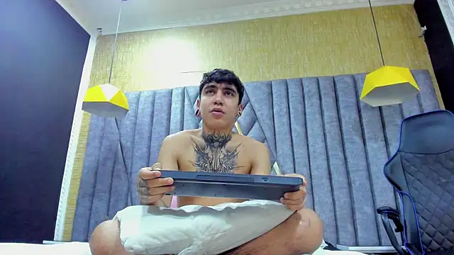 Snapshot of SantiOlsen chatting on November 2025 12:09:02 PM SantiOlsen online show from November 2025 12:09:02 PM