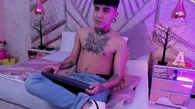 Snapshot of SantiOlsen chatting on December 2025 12:26:01 PM SantiOlsen online show from December 2025 12:26:01 PM