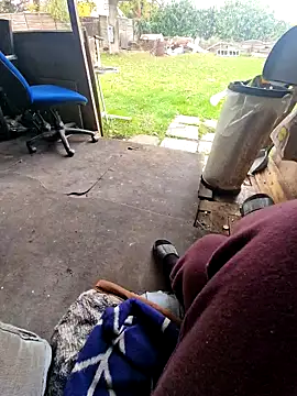 bbyxklaus online show from October 2025 12:15:02 PM