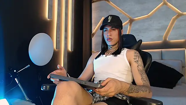 ArohomLester online show from December 2025 05:18:02 PM