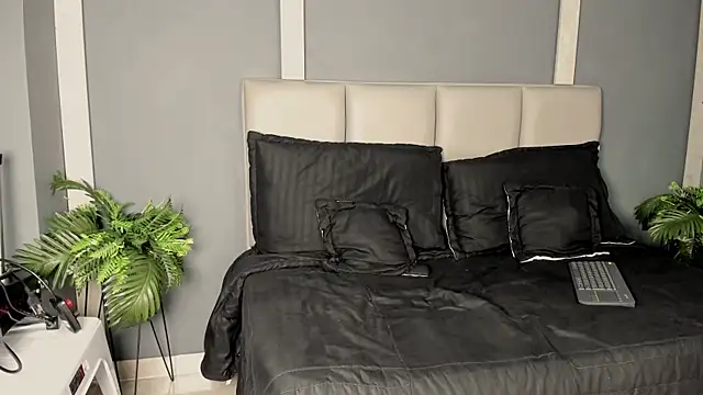 ArohomLester online show from February 2026 01:29:01 PM